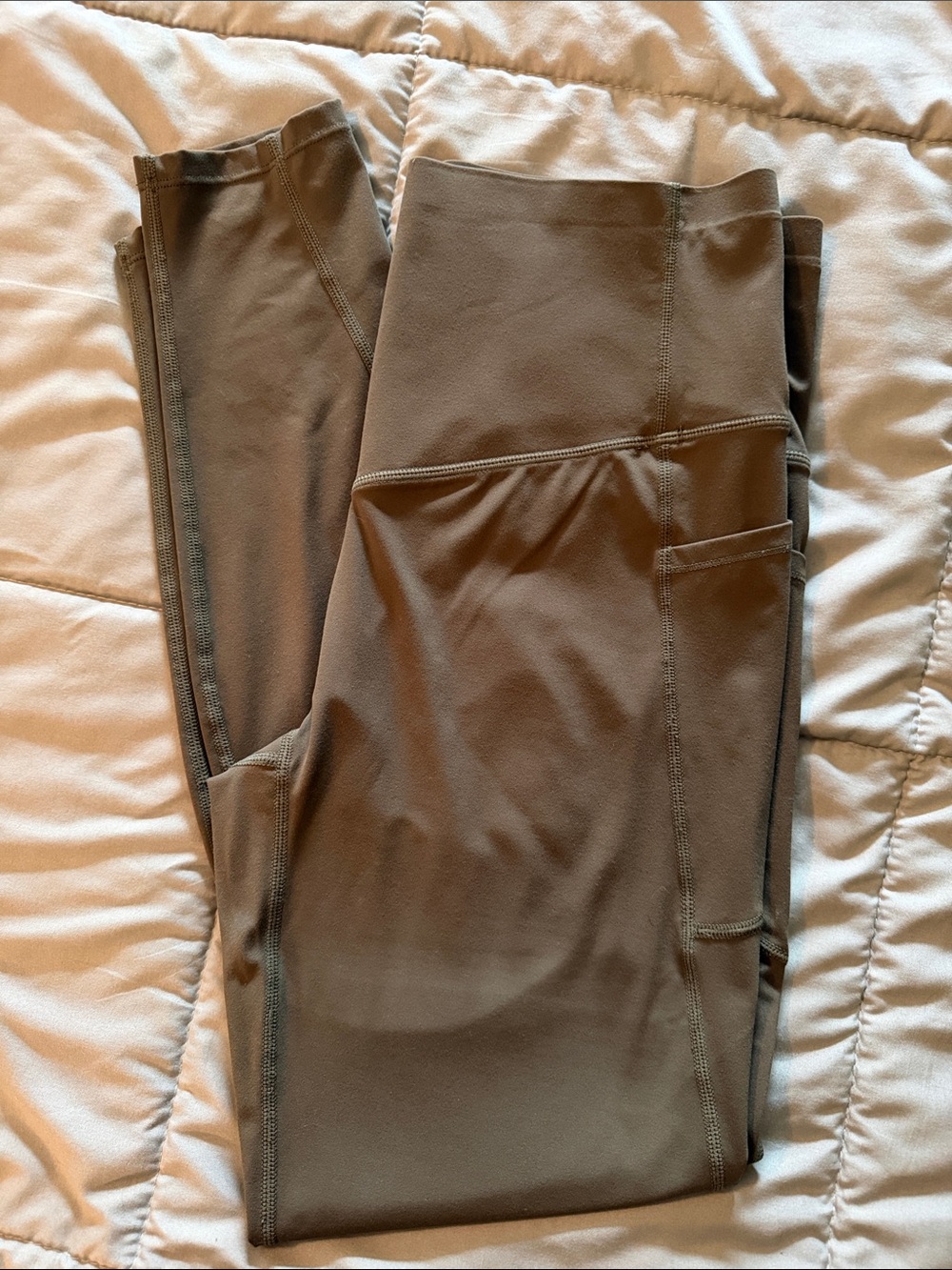 Women’s HALARA so cinched Olive Green Performance Leggings